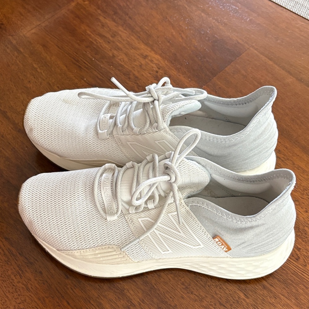 New Balance Women's Fresh Foam Roav white Sneakers 8.5